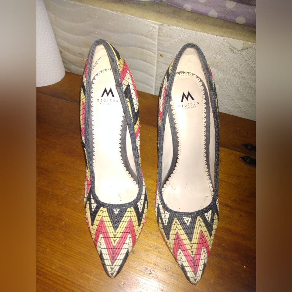 Zig-zag pattern black cream and red high heels